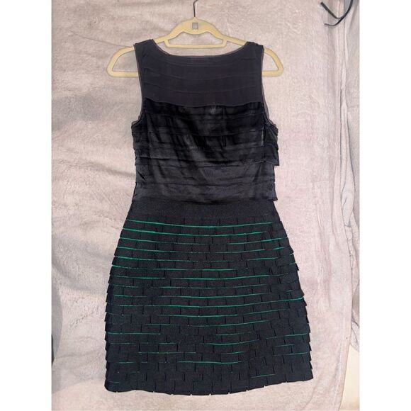 Karen Millen dress women’s black ruffle with bow and green size 8 Medium - Picture 1 of 4
